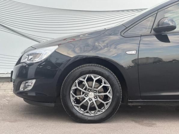 Opel Astra J с пробегом 2011 года, цена 599 000 рублей, 185159 км, хэтчбек, Автокод Объявления