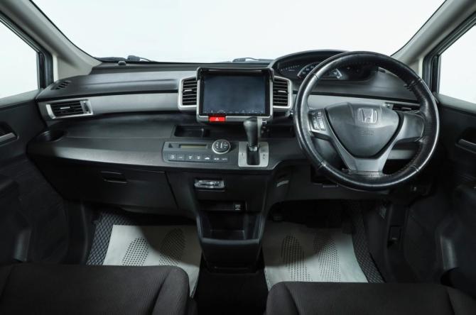 Honda Freed I Рестайлинг с пробегом 2013 года, цена 1 099 000 рублей, 114970 км, компактвэн, Автокод Объявления
