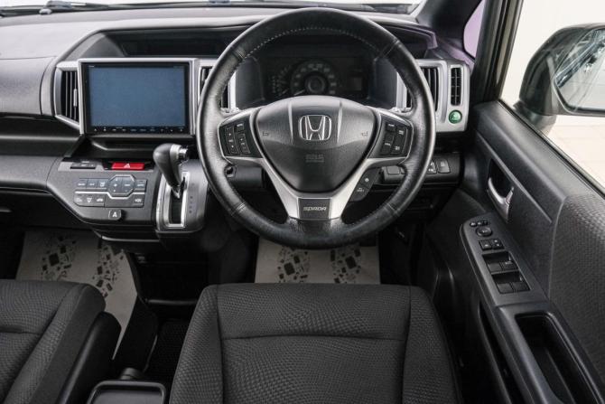 Honda Stepwgn IV Рестайлинг с пробегом 2014 года, цена 1 559 000 рублей, 196900 км, минивэн, Автокод Объявления