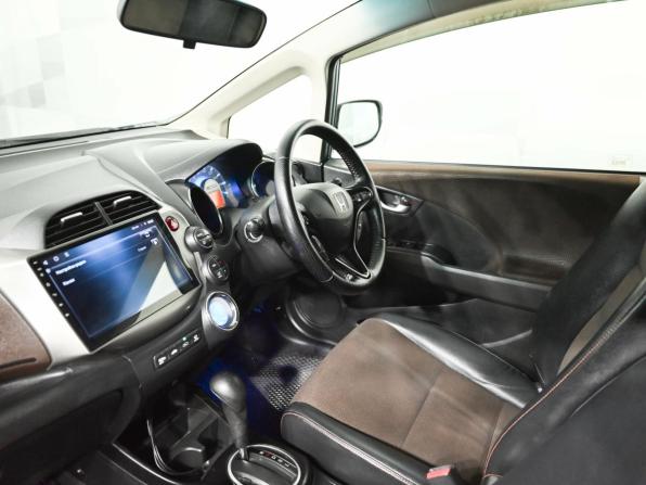 Honda Fit Shuttle I с пробегом 2011 года, цена 950 000 рублей, 278495 км, универсал, Автокод Объявления