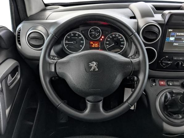 Peugeot Partner II Рестайлинг 2 с пробегом 2017 года, цена 1 410 000 рублей, 130755 км, компактвэн, Автокод Объявления