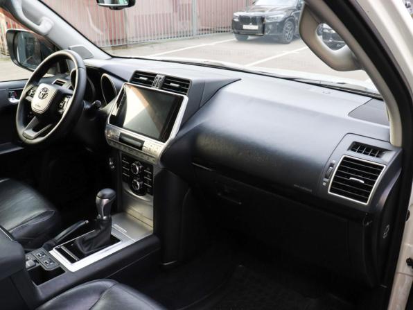Toyota Land Cruiser Prado 150 Series Рестайлинг 1 с пробегом 2016 года, цена 3 350 000 рублей, 257230 км, внедорожник, Автокод Объявления