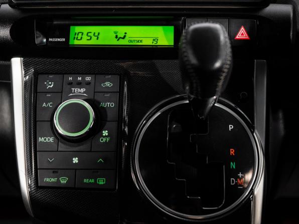 Toyota Wish II Рестайлинг с пробегом 2014 года, цена 1 470 500 рублей, 129818 км, минивэн, Автокод Объявления