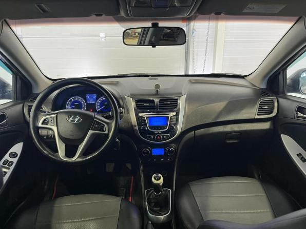 Hyundai Solaris I с пробегом 2013 года, цена 400 000 рублей, 177562 км, седан, Автокод Объявления