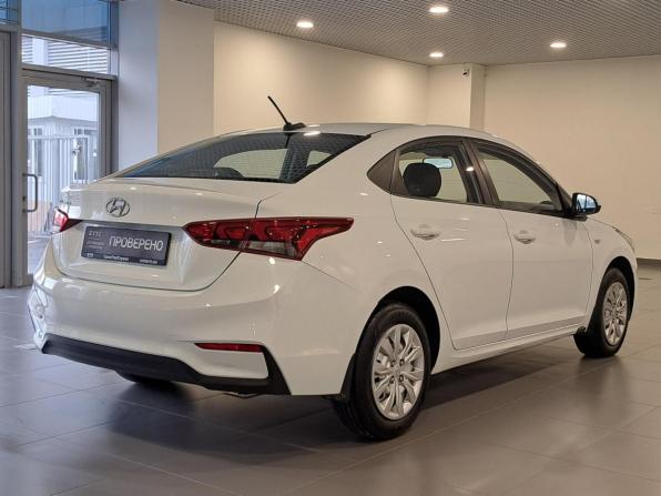 Hyundai Solaris II с пробегом 2018 года, цена 950 000 рублей, 163254 км, седан, Автокод Объявления