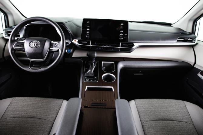 Toyota Sienna IV с пробегом 2021 года, цена 4 299 000 рублей, 5000 км, минивэн, Автокод Объявления