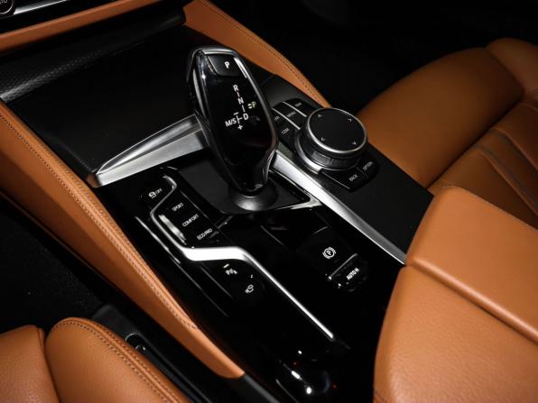 BMW 5 серии VII (G30/G31/G38) Рестайлинг с пробегом 2021 года, цена 4 999 000 рублей, 43250 км, седан, Автокод Объявления