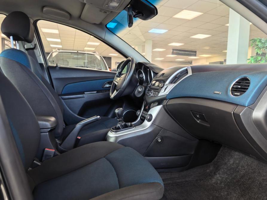 Chevrolet Cruze I Рестайлинг Москва  - изображение 9