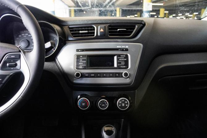 Kia Rio III Рестайлинг с пробегом 2016 года, цена 1 050 000 рублей, 98407 км, седан, Автокод Объявления