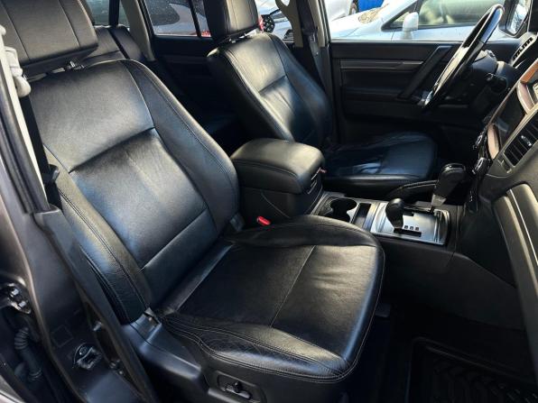 Mitsubishi Pajero IV Рестайлинг 2 с пробегом 2015 года, цена 1 850 000 рублей, 239406 км, внедорожник, Автокод Объявления