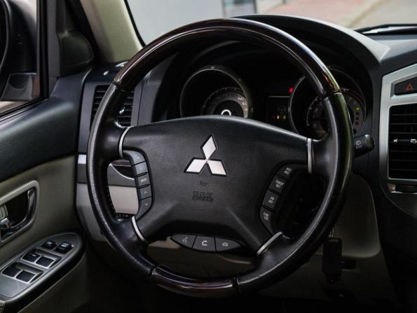 Mitsubishi Pajero IV Рестайлинг 2 с пробегом 2019 года, цена 3 750 000 рублей, 42648 км, внедорожник, Автокод Объявления