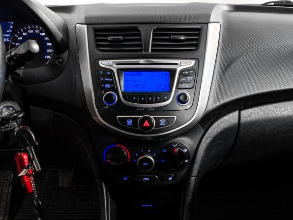 Hyundai Solaris I с пробегом 2014 года, цена 675 000 рублей, 141566 км, хэтчбек, Автокод Объявления