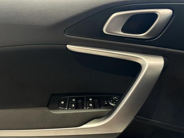 Kia Ceed III с пробегом 2020 года, цена 1 985 000 рублей, 28277 км, хэтчбек, Автокод Объявления