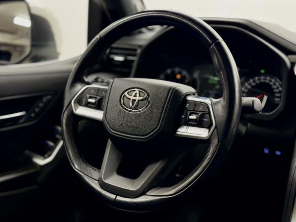 Toyota Land Cruiser 300 Series с пробегом 2021 года, цена 10 140 000 рублей, 120695 км, внедорожник, Автокод Объявления