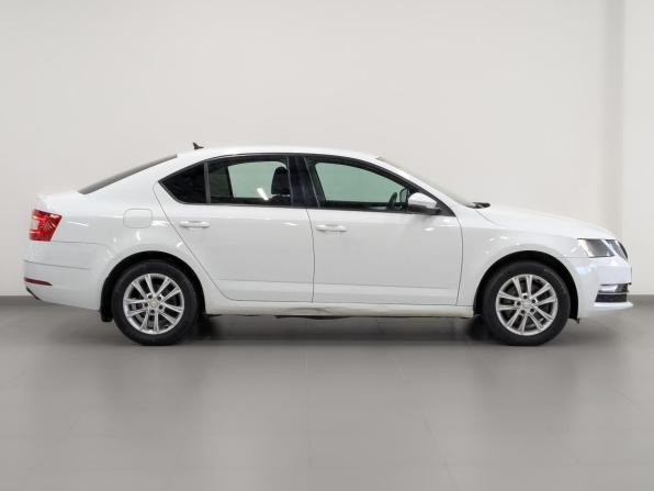Skoda Octavia III (A7) Рестайлинг с пробегом 2019 года, цена 1 599 000 рублей, 126000 км, лифтбек, Автокод Объявления