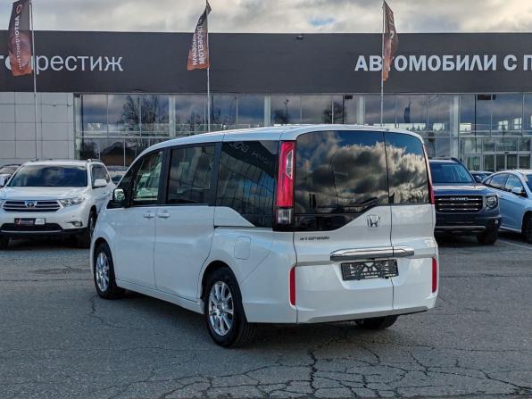 Honda Stepwgn V с пробегом 2015 года, цена 1 659 000 рублей, 136010 км, минивэн, Автокод Объявления