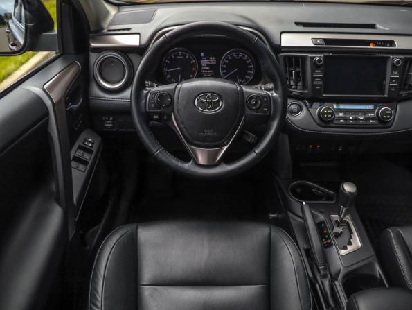 Toyota RAV4 IV (XA40) Рестайлинг с пробегом 2018 года, цена 2 699 777 рублей, 64124 км, внедорожник, Автокод Объявления