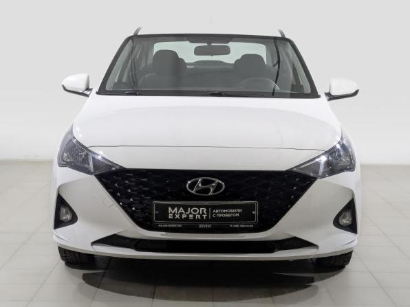 Hyundai Solaris II Рестайлинг с пробегом 2022 года, цена 1 740 000 рублей, 61112 км, седан, Автокод Объявления