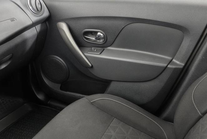 Renault Sandero II с пробегом 2015 года, цена 899 000 рублей, 95387 км, хэтчбек, Автокод Объявления