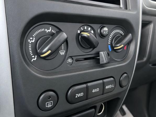 Suzuki Jimny III Рестайлинг 2 с пробегом 2012 года, цена 1 089 000 рублей, 122818 км, внедорожник, Автокод Объявления