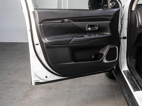 Mitsubishi Outlander III Рестайлинг 2 с пробегом 2017 года, цена 1 879 000 рублей, 267341 км, внедорожник, Автокод Объявления