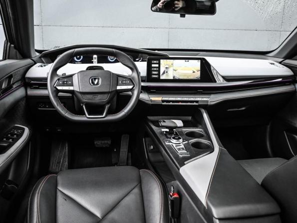 Changan UNI-V I с пробегом 2023 года, цена 2 214 000 рублей, 21294 км, лифтбек, Автокод Объявления