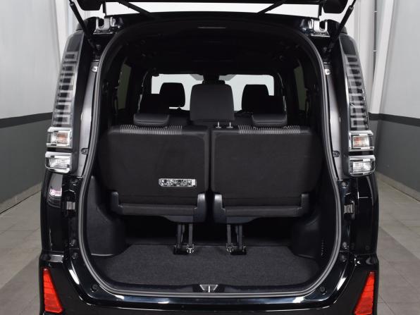 Toyota Voxy III (R80) Рестайлинг с пробегом 2019 года, цена 2 390 995 рублей, 80969 км, минивэн, Автокод Объявления