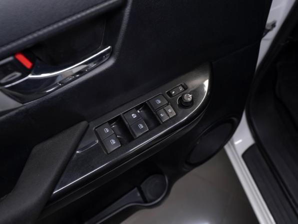 Toyota Hilux VIII с пробегом 2017 года, цена 3 200 000 рублей, 115284 км, пикап, Автокод Объявления