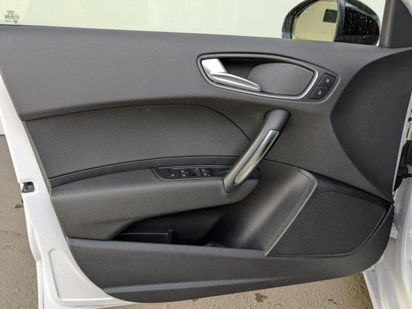 Audi A1 I (8X) с пробегом 2012 года, цена 1 230 000 рублей, 47550 км, хэтчбек, Автокод Объявления