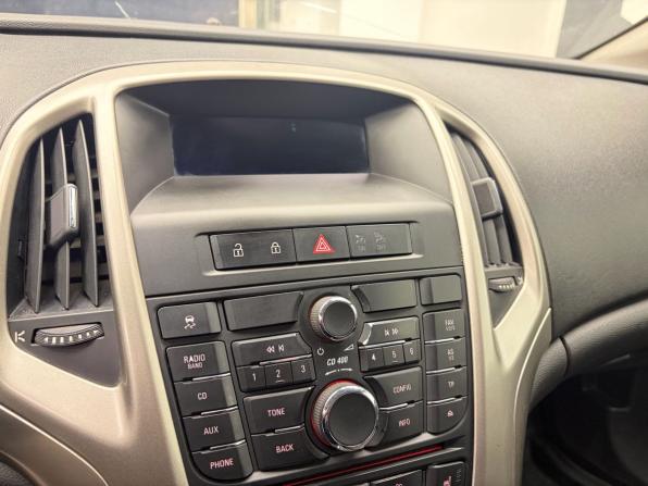 Opel Astra J с пробегом 2010 года, цена 715 000 рублей, 330790 км, хэтчбек, Автокод Объявления
