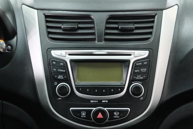 Hyundai Solaris I с пробегом 2013 года, цена 849 000 рублей, 260000 км, седан, Автокод Объявления