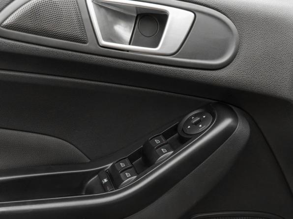 Ford Fiesta Mk6 Рестайлинг с пробегом 2015 года, цена 1 120 000 рублей, 87417 км, седан, Автокод Объявления