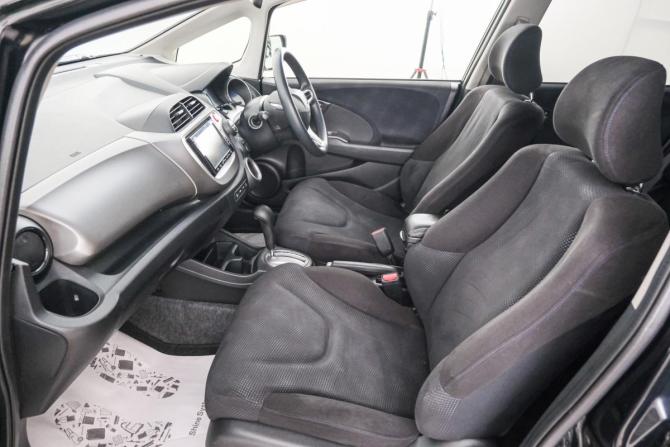 Honda Fit II с пробегом 2013 года, цена 899 000 рублей, 93000 км, хэтчбек, Автокод Объявления