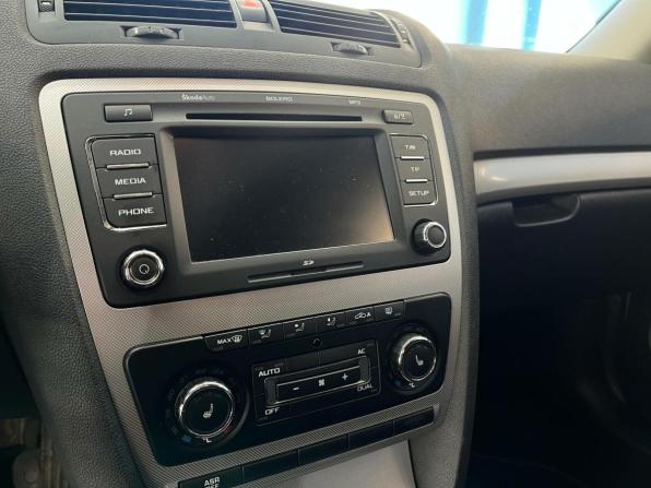 Skoda Octavia II (A5) Рестайлинг с пробегом 2012 года, цена 792 317 рублей, 199465 км, лифтбек, Автокод Объявления