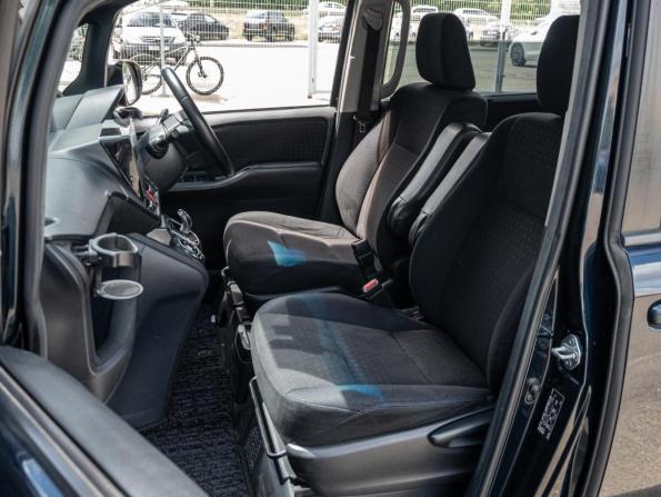 Toyota Voxy III (R80) с пробегом 2014 года, цена 1 715 000 рублей, 206675 км, минивэн, Автокод Объявления