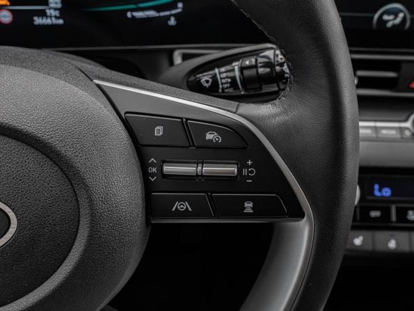 Hyundai Elantra VII (CN7) Рестайлинг с пробегом 2023 года, цена 2 139 000 рублей, 36661 км, седан, Автокод Объявления