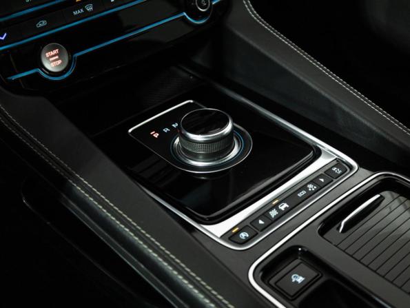 Jaguar F-Pace I с пробегом 2016 года, цена 3 270 000 рублей, 135178 км, внедорожник, Автокод Объявления