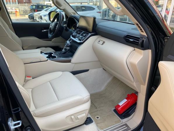 Toyota Land Cruiser 300 Series с пробегом 2023 года, цена 12 900 000 рублей, 704 км, внедорожник, Автокод Объявления