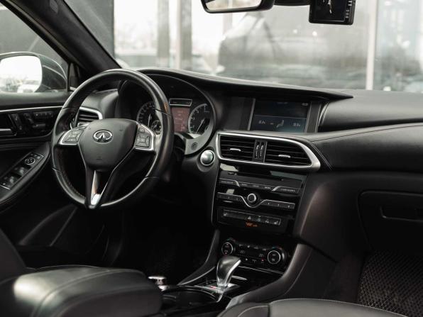 Infiniti QX30 с пробегом 2018 года, цена 1 970 000 рублей, 153100 км, внедорожник, Автокод Объявления
