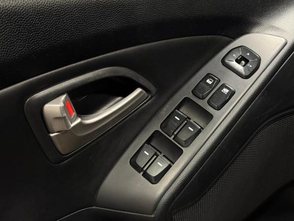 Hyundai ix35 I с пробегом 2011 года, цена 950 000 рублей, 259507 км, внедорожник, Автокод Объявления