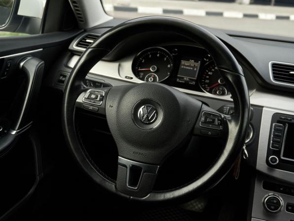 Volkswagen Passat B7 с пробегом 2013 года, цена 1 050 000 рублей, 233663 км, седан, Автокод Объявления