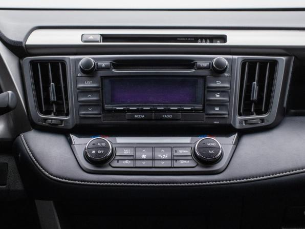 Toyota RAV4 IV (XA40) Рестайлинг с пробегом 2018 года, цена 2 345 000 рублей, 85000 км, внедорожник, Автокод Объявления