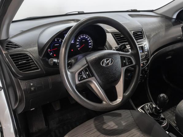 Hyundai Solaris I Рестайлинг с пробегом 2016 года, цена 880 000 рублей, 102479 км, хэтчбек, Автокод Объявления