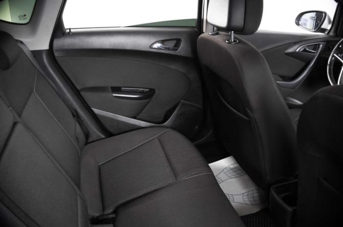 Opel Astra J Рестайлинг с пробегом 2012 года, цена 799 000 рублей, 201000 км, седан, Автокод Объявления