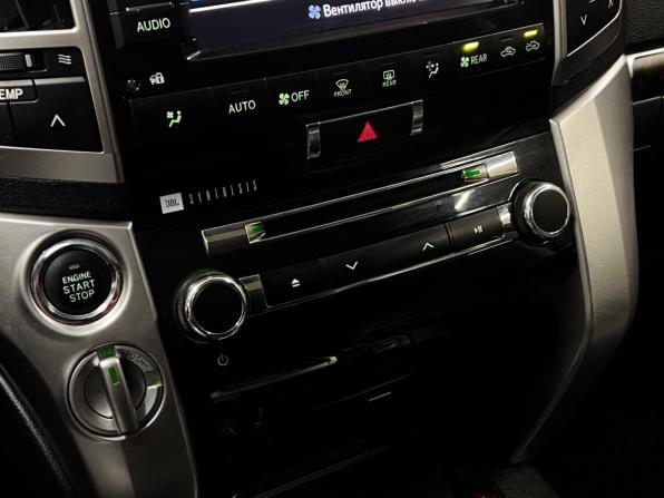 Toyota Land Cruiser 200 Series Рестайлинг 1 с пробегом 2013 года, цена 3 699 000 рублей, 302325 км, внедорожник, Автокод Объявления