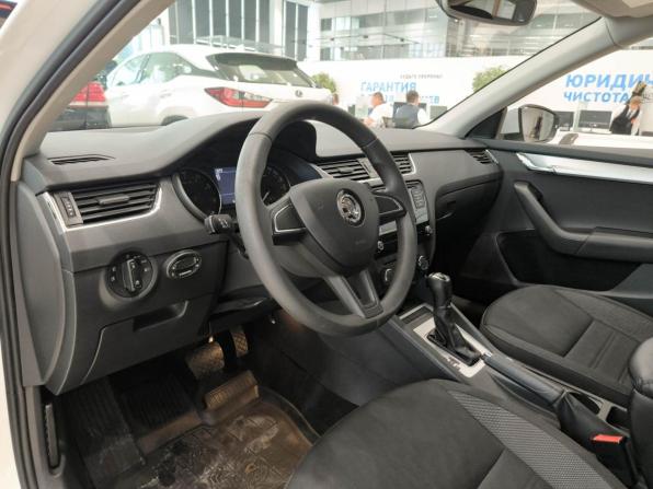 Skoda Octavia III (A7) Рестайлинг с пробегом 2017 года, цена 1 680 000 рублей, 61392 км, лифтбек, Автокод Объявления