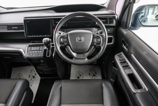 Honda Stepwgn V Рестайлинг с пробегом 2019 года, цена 2 299 000 рублей, 93000 км, минивэн, Автокод Объявления