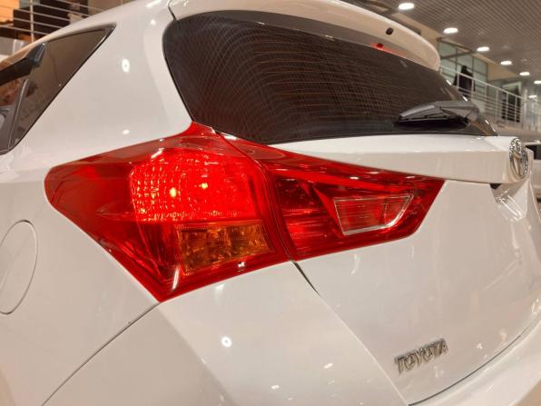 Toyota Auris II с пробегом 2013 года, цена 1 029 900 рублей, 153000 км, хэтчбек, Автокод Объявления