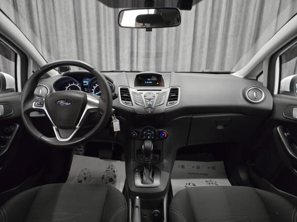 Ford Fiesta Mk6 Рестайлинг с пробегом 2018 года, цена 855 000 рублей, 73274 км, хэтчбек, Автокод Объявления