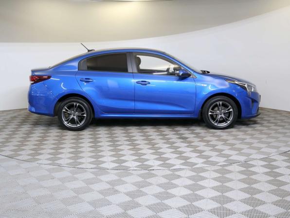 Kia Rio IV Рестайлинг с пробегом 2020 года, цена 1 690 000 рублей, 48000 км, седан, Автокод Объявления